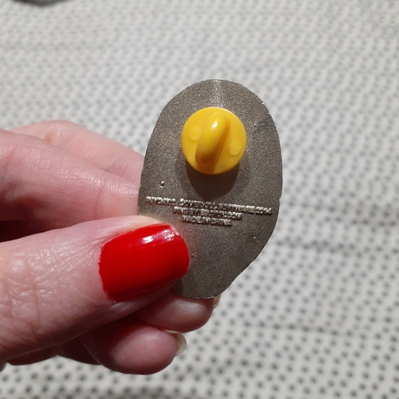 Chains Payday 2 Enamel Pin - Picture 2 of 4